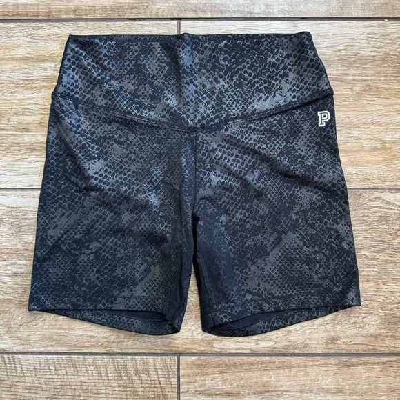 PINK Victoria's Secret Ultimate Black Snakeskin Shorts Size Medium Pink Active - Picture 4 of 11